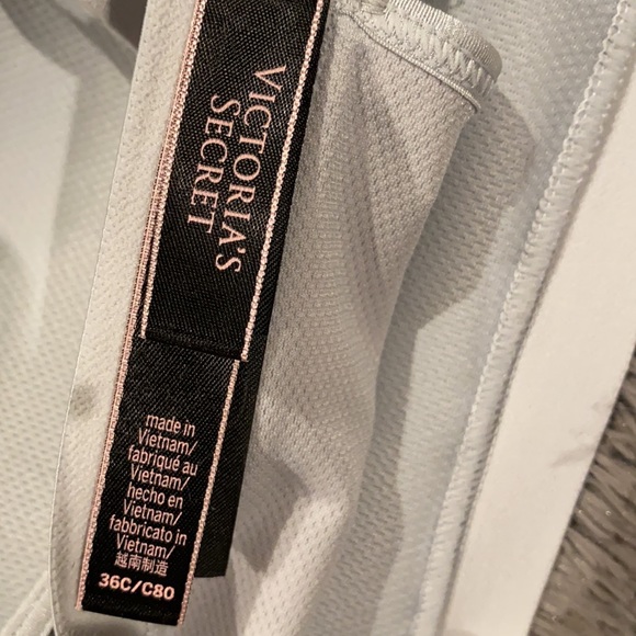 Victoria’s Secret Sports Bra NWT 36C - Picture 4 of 4
